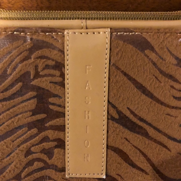 3 purses - Picture 4 of 7